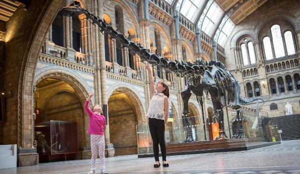 Children and Dippy the Dinosaur at the Natural History Museum